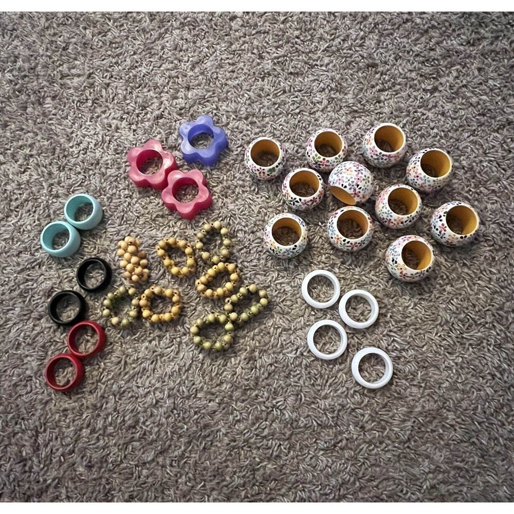 Lot Of 32 Napkin Rings Floral, Beaded‎ and More